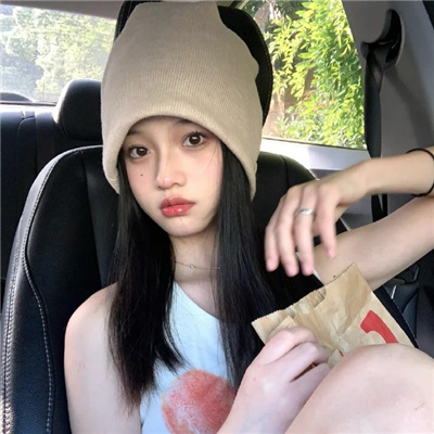 哈密伴游女生丛河灵的资料