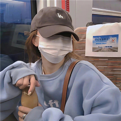 哈密伴游女生休丹云的资料